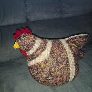 Emotional Support Chicken nach einer Anleitung von theknittingtreela