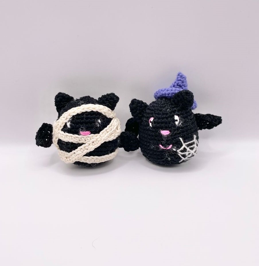 Blog content image for 'Kostenlose Häkelanleitung Fledermaus Amigurumi für Halloween'