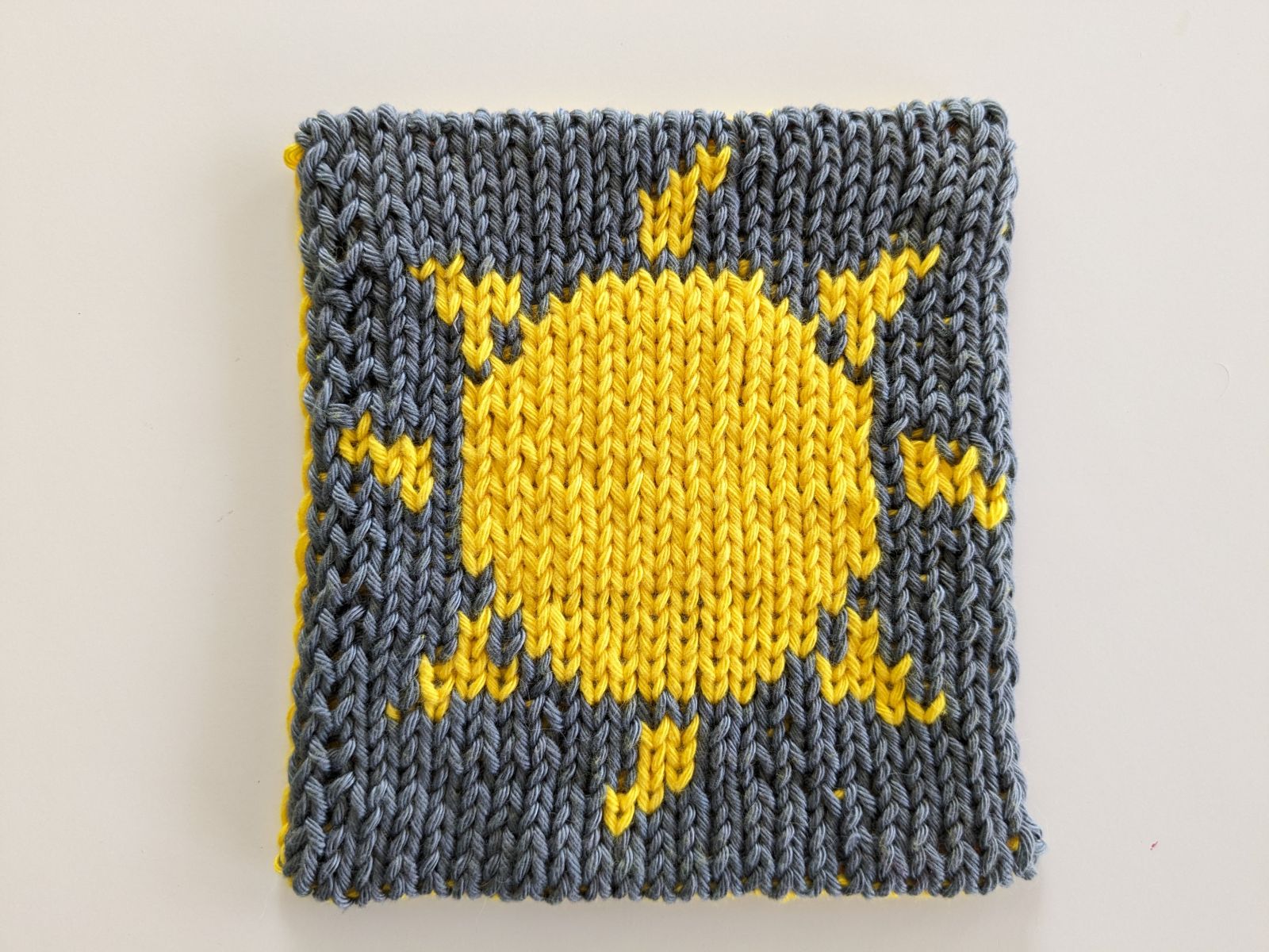 Blog content image for 'Free knitting pattern for "Moody weather" - as coaster or cleaning pad'