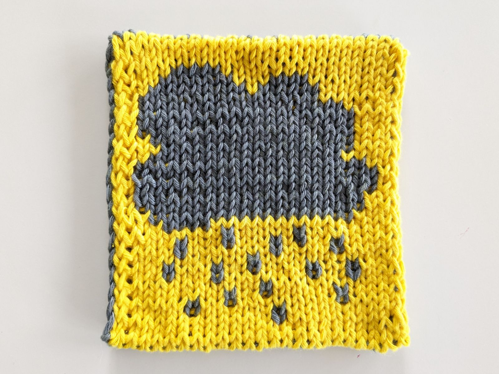 Blog content image for 'Free knitting pattern for "Moody weather" - as coaster or cleaning pad'