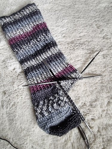 Blog-Inhaltsbild für 'Kostenlose Strickanleitung für Kuschelsocken'