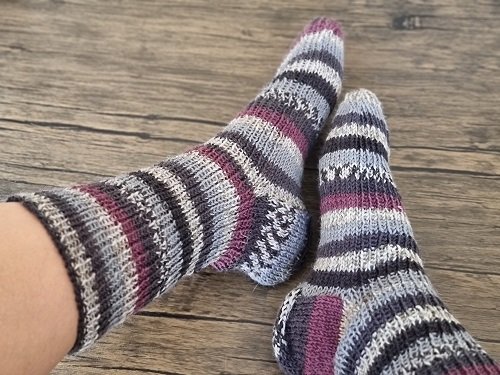 Blog-Inhaltsbild für 'Kostenlose Strickanleitung für Kuschelsocken'