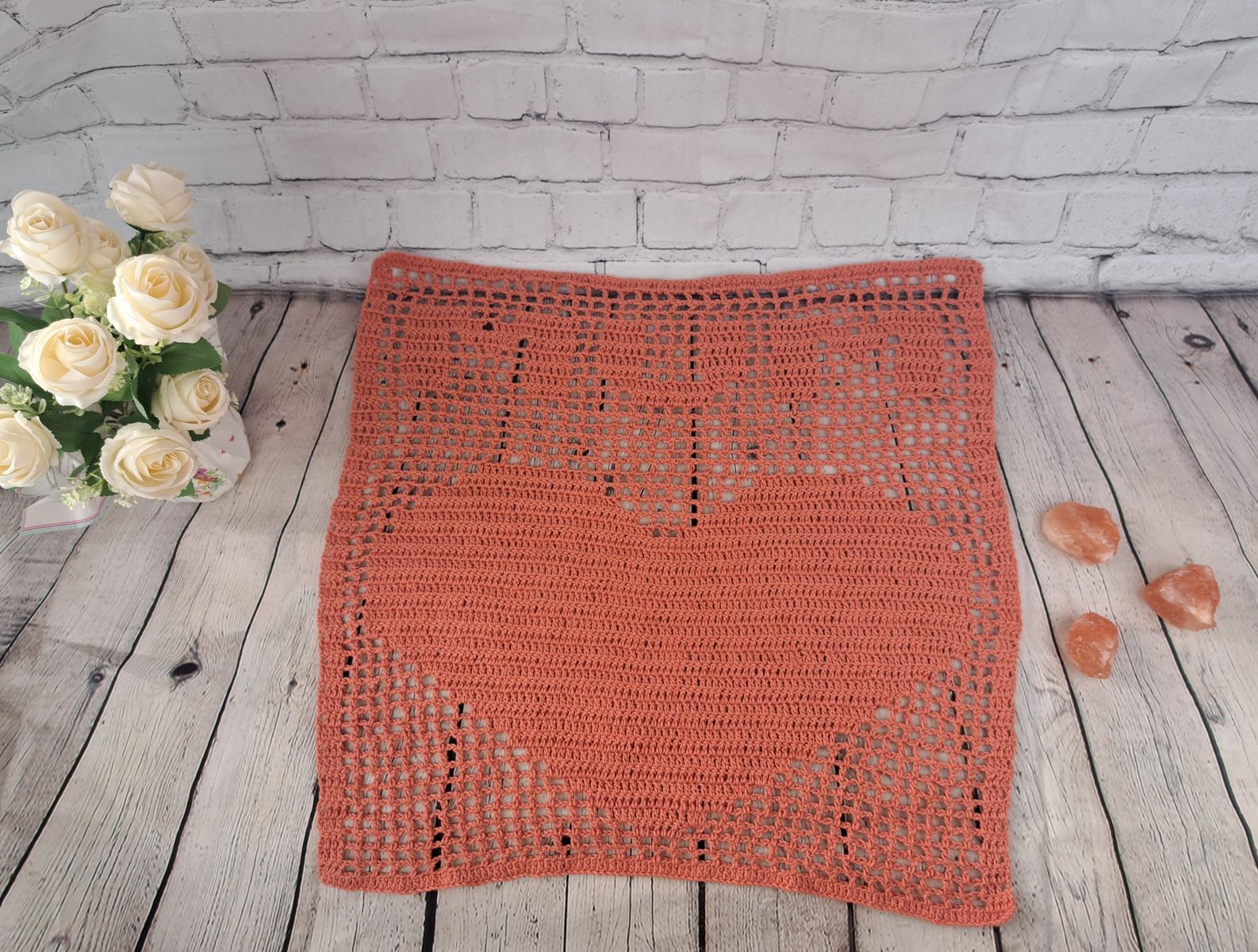 Blog content image for 'Free Crochet Pattern "Mum" Table Runner in Filet Crochet'