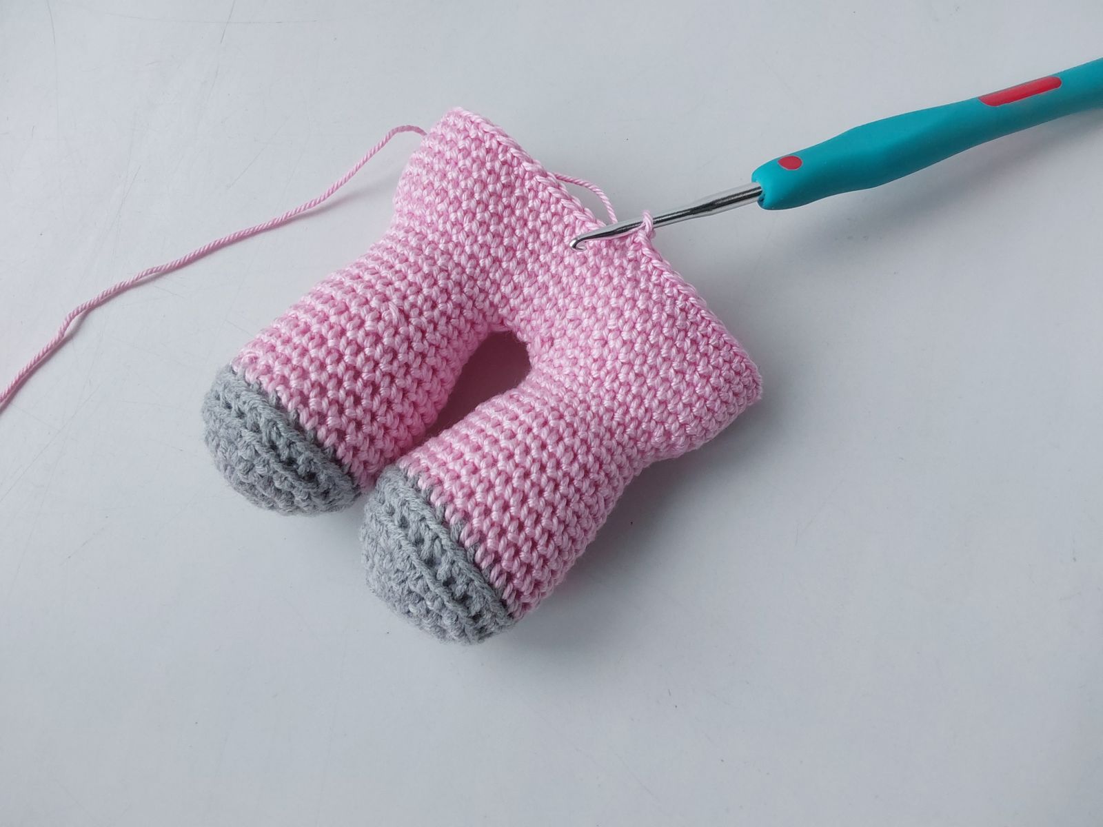 Blog-Inhaltsbild für 'Free Crochet Pattern for Elephant Amigurumi'