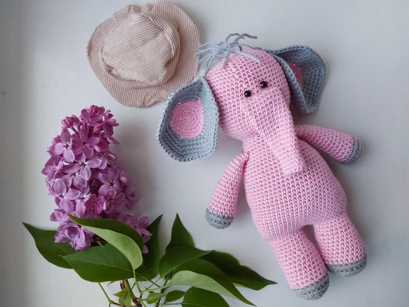 Blog-Inhaltsbild für 'Free Crochet Pattern for Elephant Amigurumi'