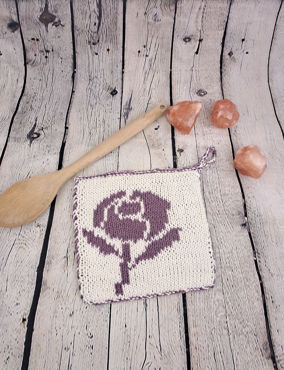 Blog content image for 'Free Knitting Pattern Peony Potholder in Double Knitting Technik'