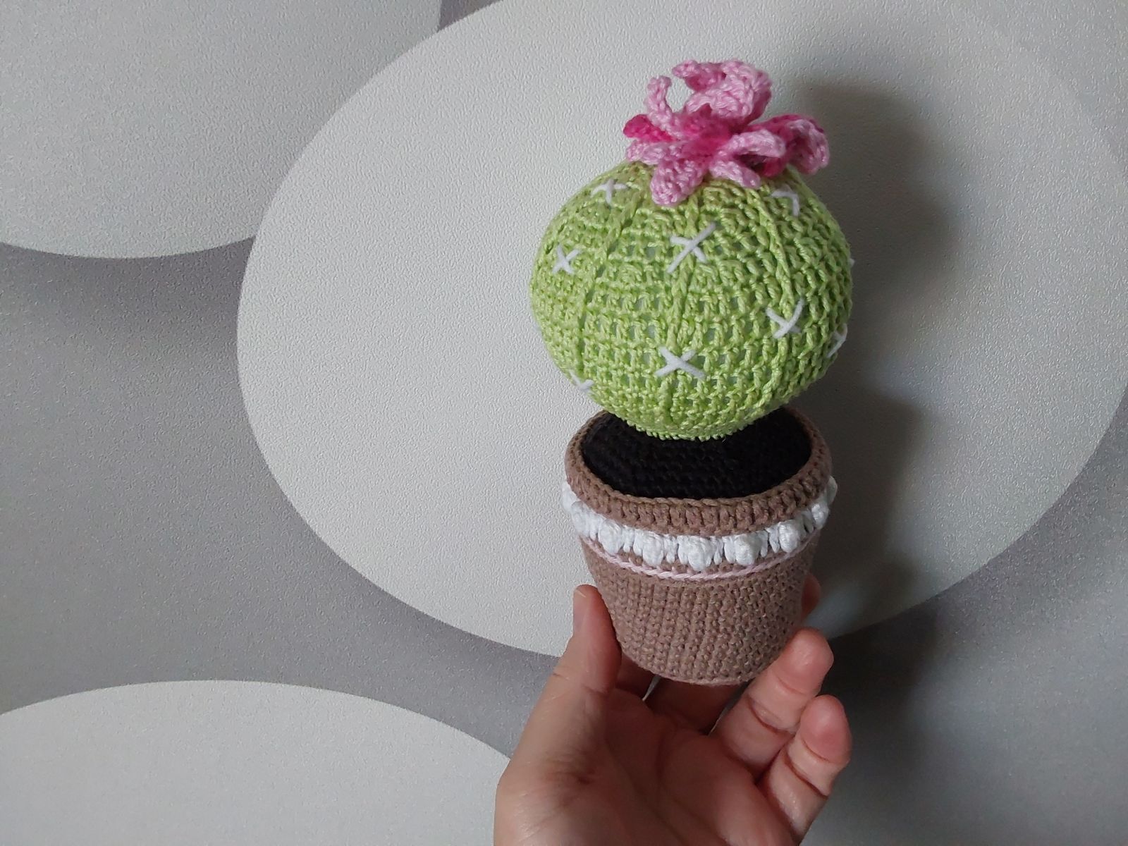 Blog-Inhaltsbild für 'Blumen häkeln. Kostenlose Häkelanleitung für Kaktus.'