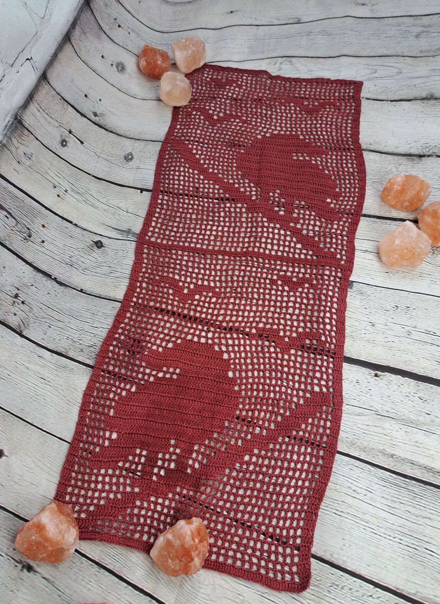 Blog-Inhaltsbild für 'Free Crochet Pattern Bird Table Runner'