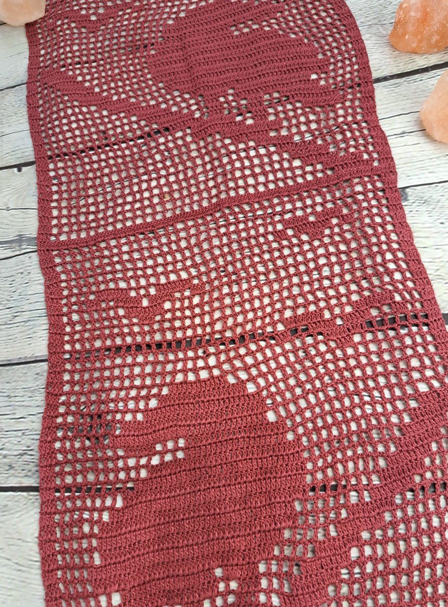 Blog-Inhaltsbild für 'Free Crochet Pattern Bird Table Runner'