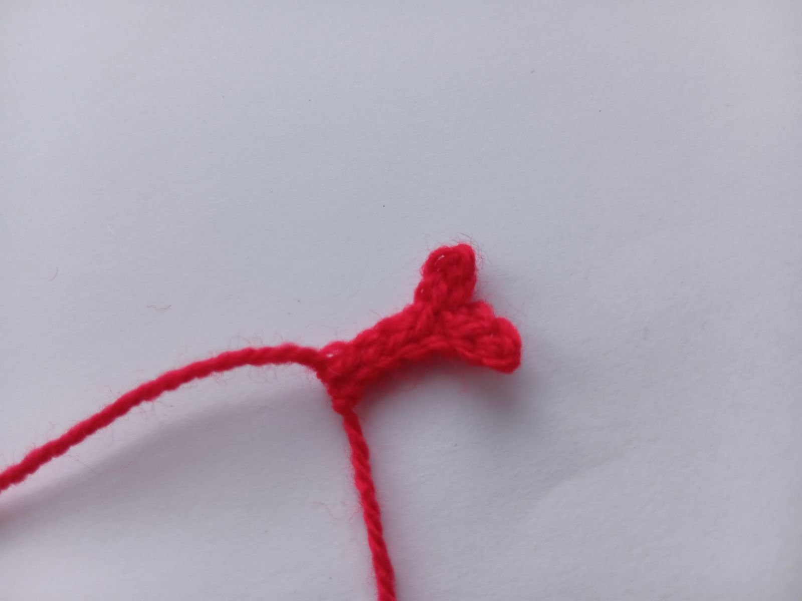 Blog-Inhaltsbild für 'Puppentasche häkeln. Kostenlose Anleitung für Erdbeertasche.'