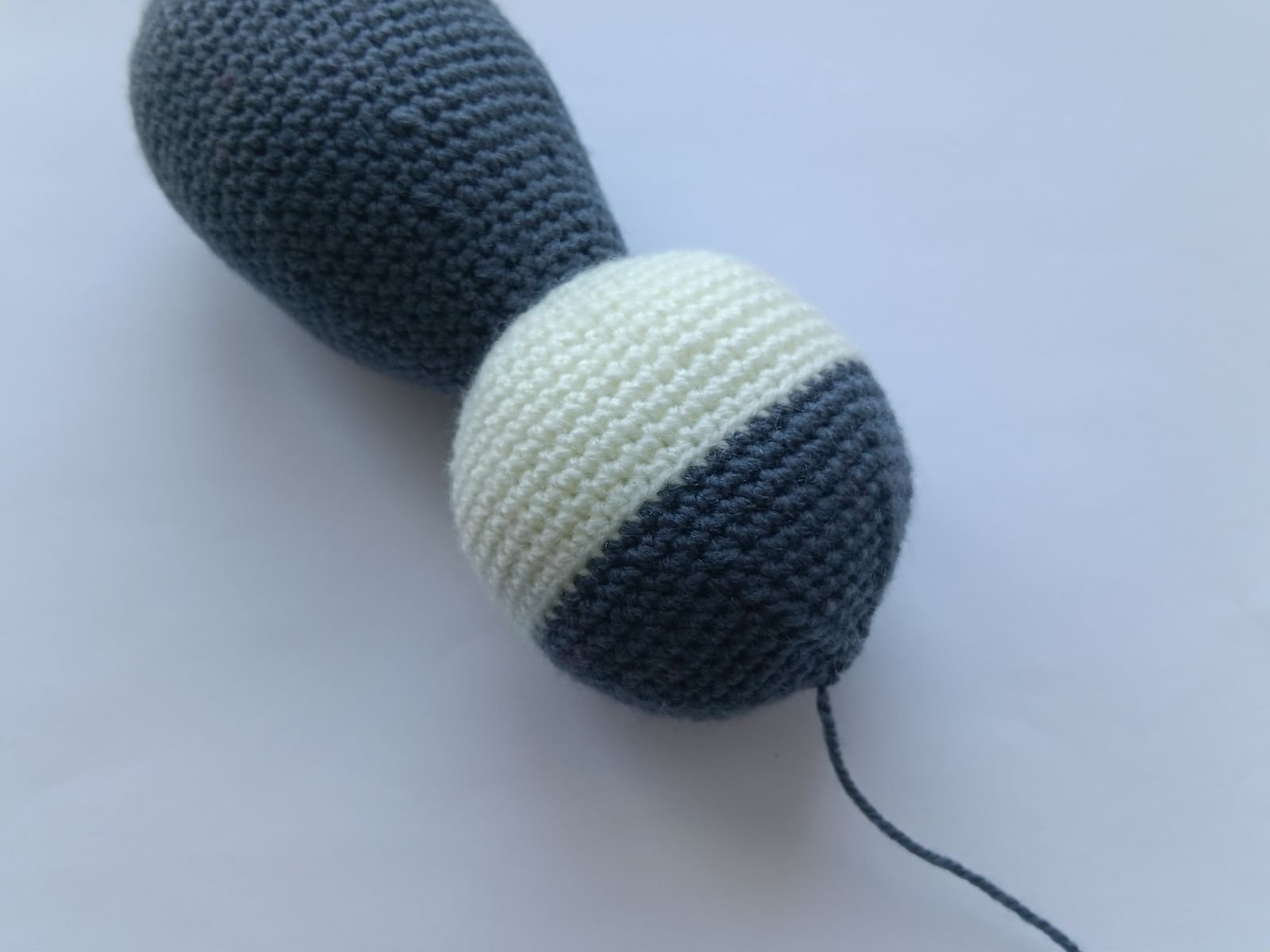 Blog-Inhaltsbild für 'Frosch mit Beuteltasche häkeln. Kostenlose Häkelanleitung'