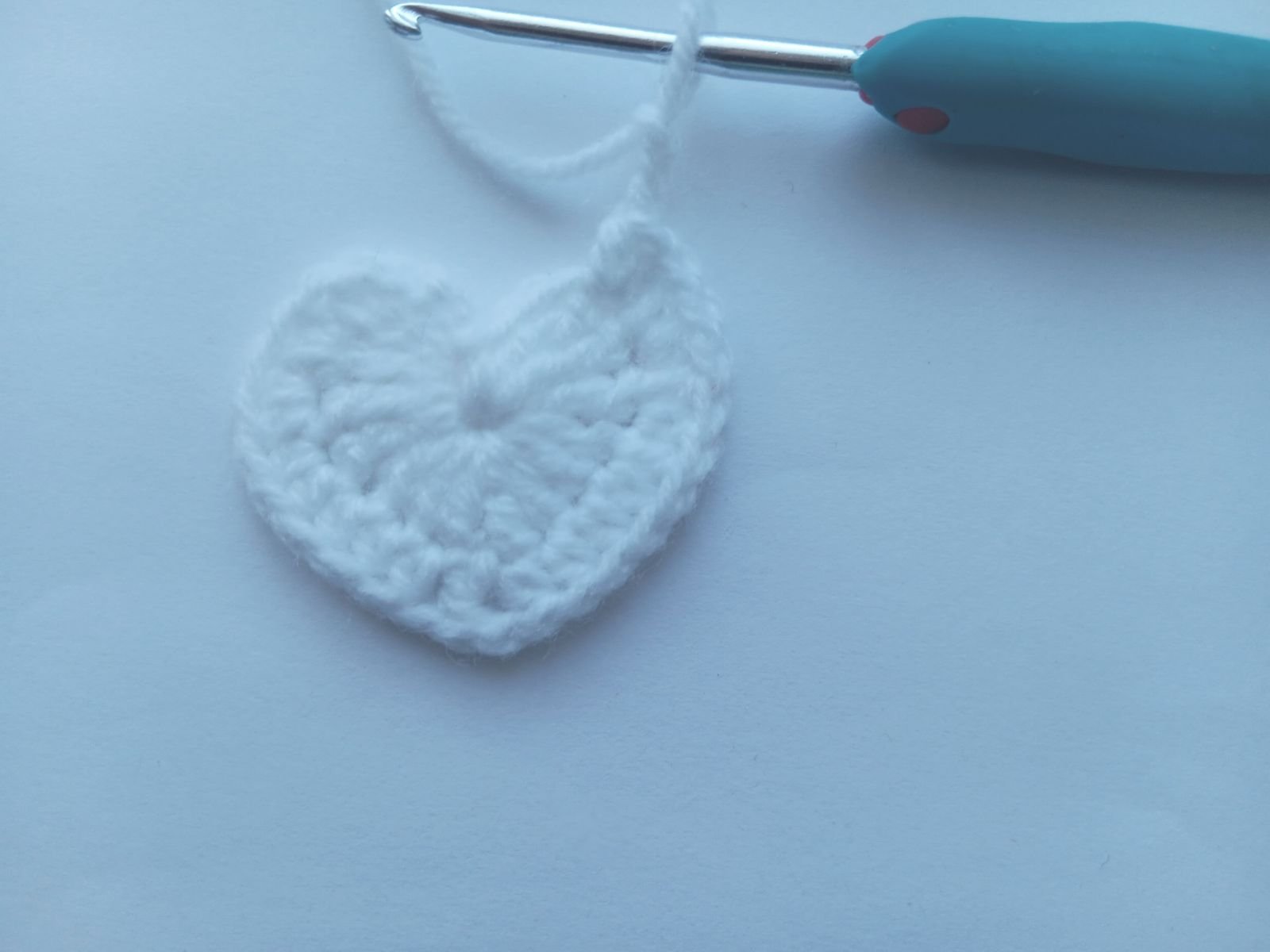 Blog-Inhaltsbild für 'Kostenlose Strickanleitung für Puppenmütze und Schal'