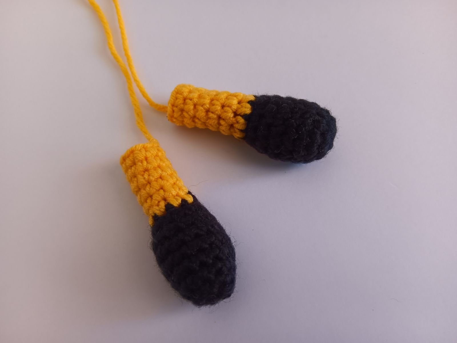 Blog-Inhaltsbild für 'Biene häkeln. Kostenlose Häkelanleitung für Schlüsselanhänger Biene'