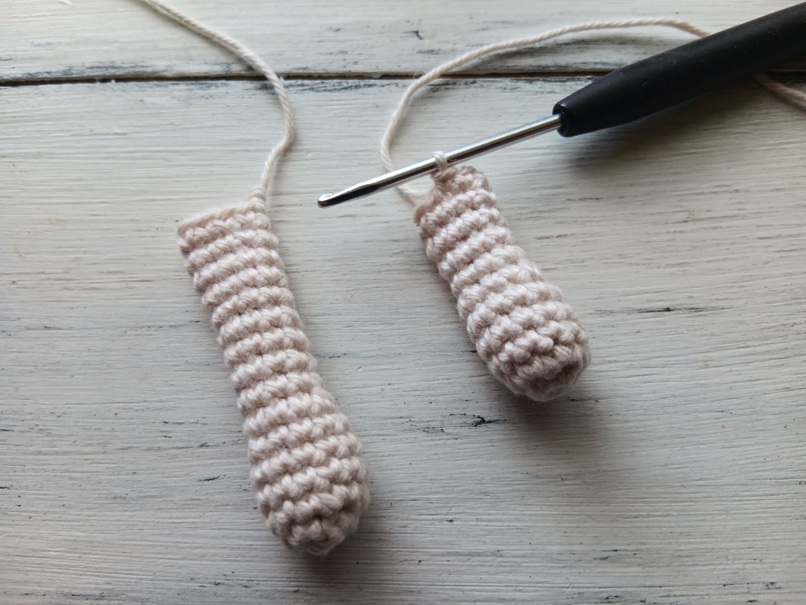 Blog-Inhaltsbild für 'Puppe häkeln. Kostenlose Häkelanleitung für Puppe mit Hasenmütze'