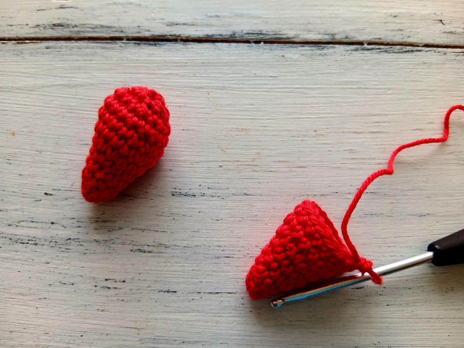 Blog-Inhaltsbild für 'Puppentasche häkeln. Kostenlose Anleitung für Erdbeertasche.'