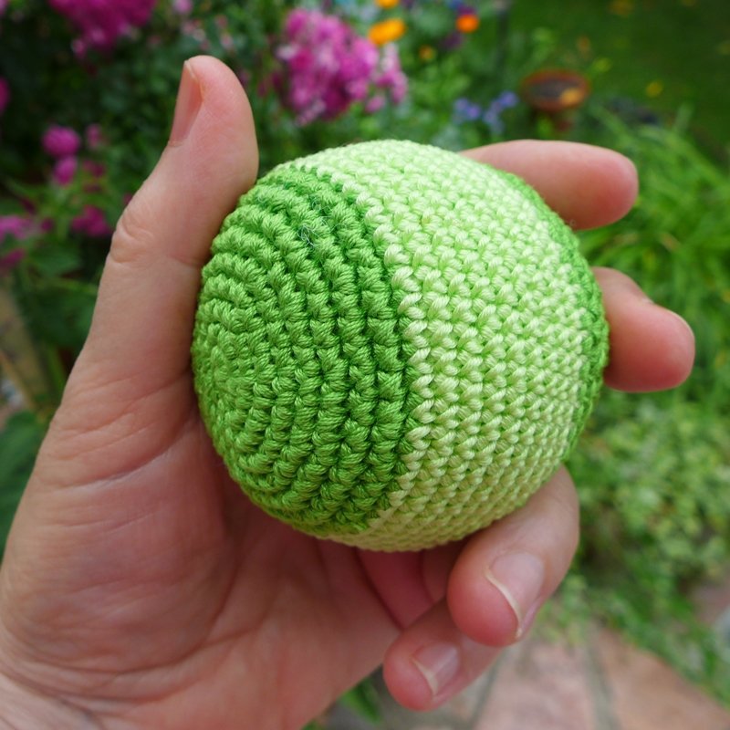 Blog-Inhaltsbild für 'Spielball für Kinder ... Zielwerfen, Büchsenwerfen usw. -  Gratis Häkelanleitung'