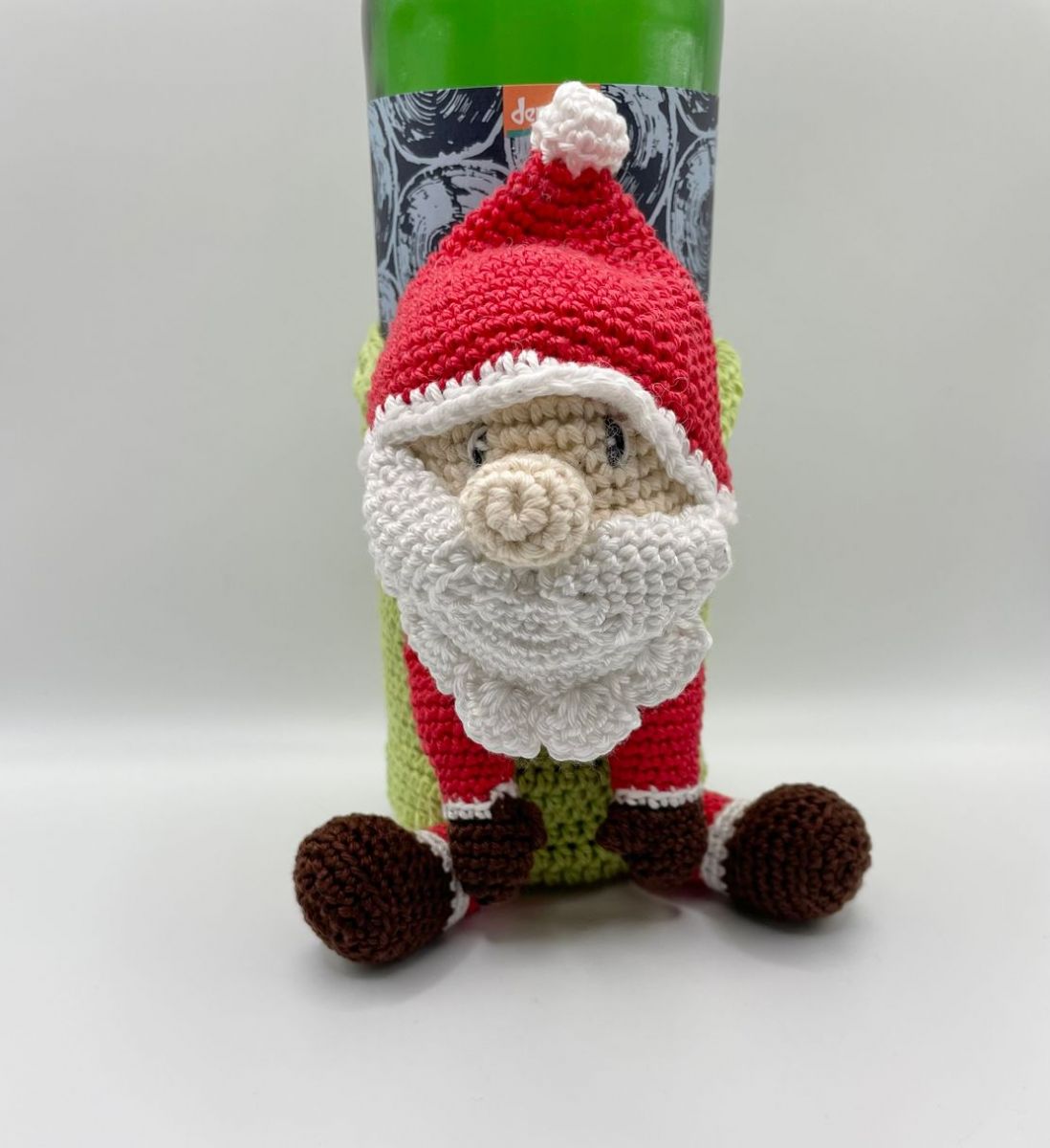 Blog-Inhaltsbild für 'Weihnachtliche Geschenkhülle, einfache Anleitung für eine Amigurumi Flaschenhülle'