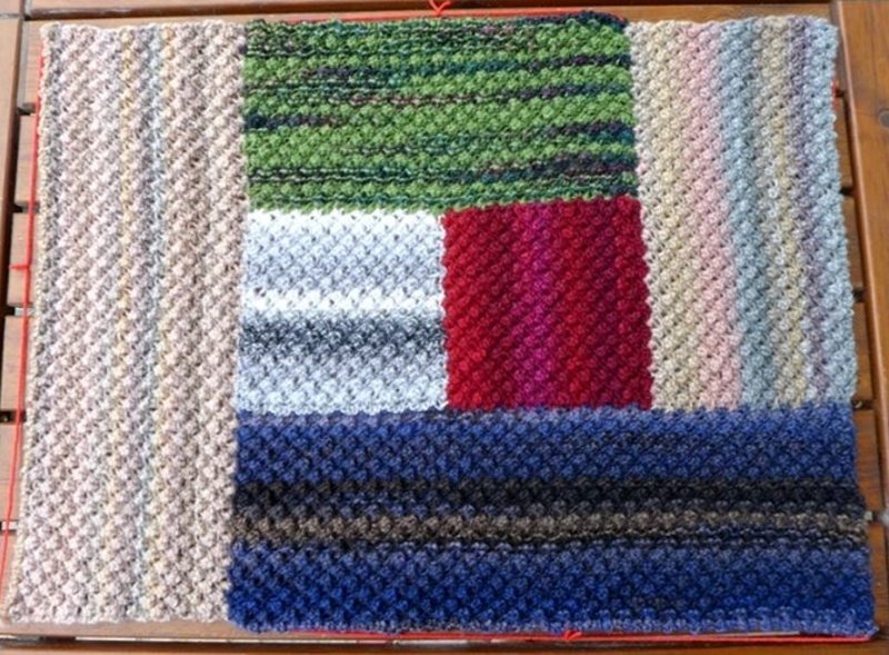 Blog-Inhaltsbild für 'Dornröschen-Patchwork-Decke aus Wollresten - Kostenlose Strickanleitung'