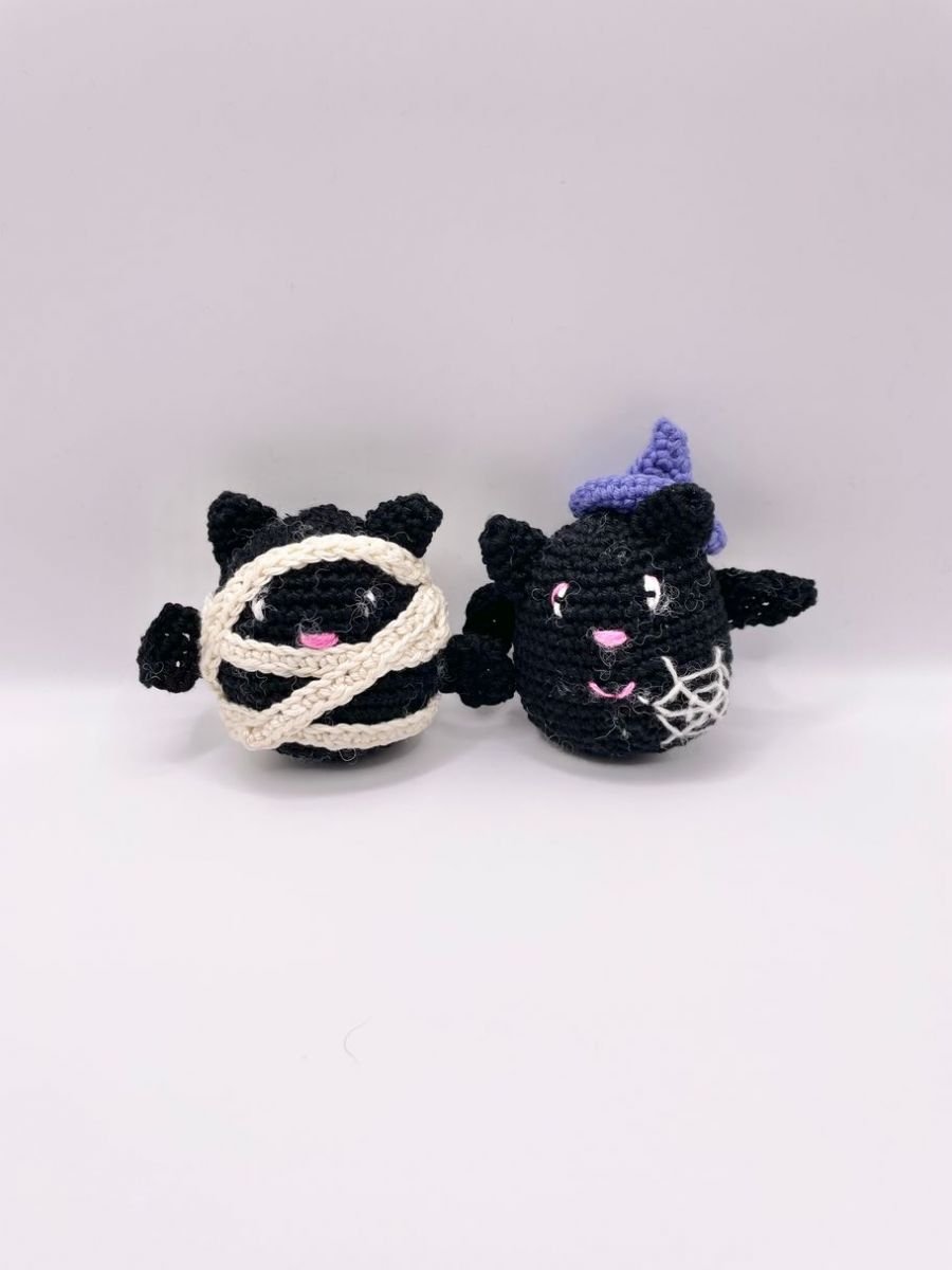 Blog content image for 'Kostenlose Häkelanleitung Fledermaus Amigurumi für Halloween'