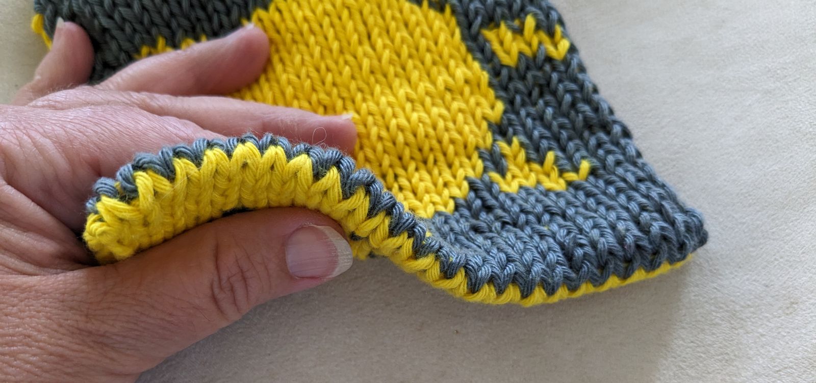 Blog content image for 'Free knitting pattern for "Moody weather" - as coaster or cleaning pad'