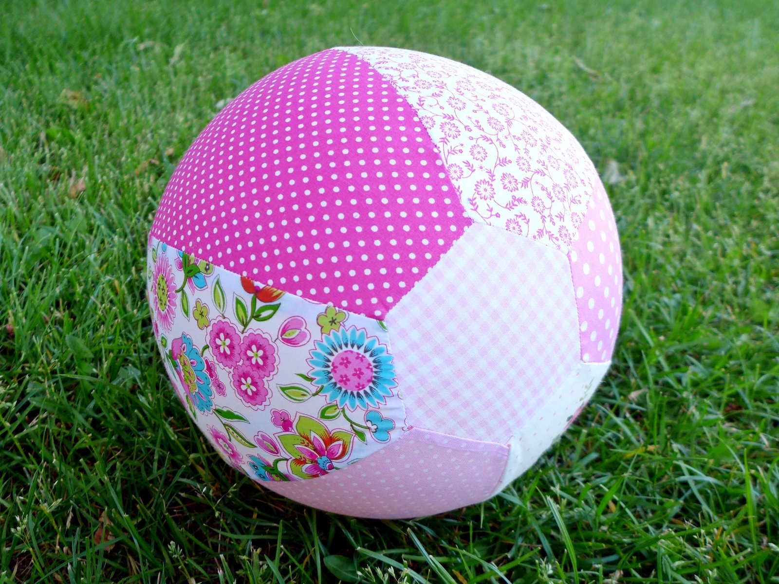 Blog-Inhaltsbild für 'Spielball to go oder Luftballonhülle - Gratis Nähanleitung'