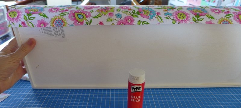 Blog content image for 'Kostenlose Bastelanleitung: Altes Tablett mit Stoff beziehen'