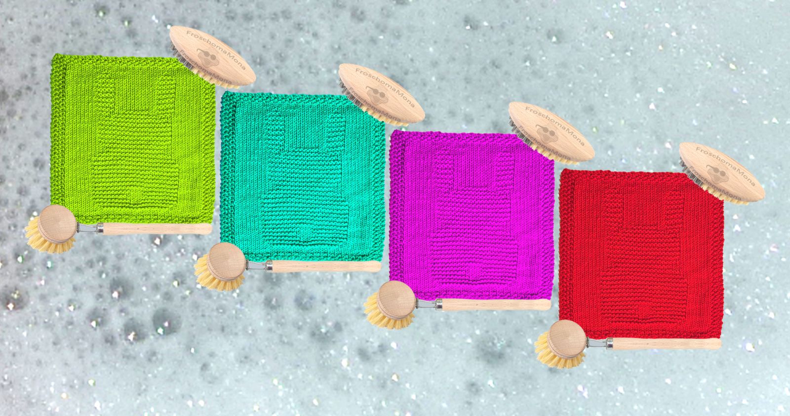 4 Spültücher in unterschiedlichen Farben liegen auf einer Oberfläche aus Schaum.