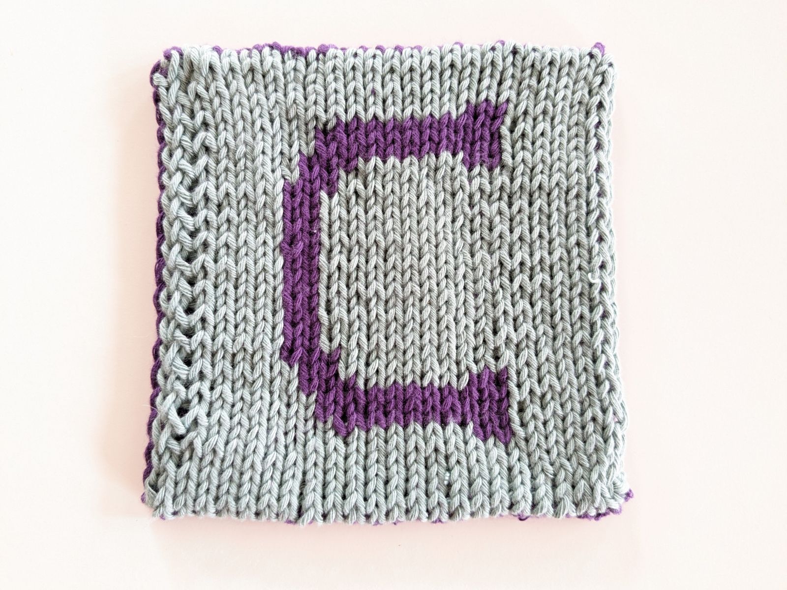 Blog-Inhaltsbild für 'Free double knitting pattern for a "C"'