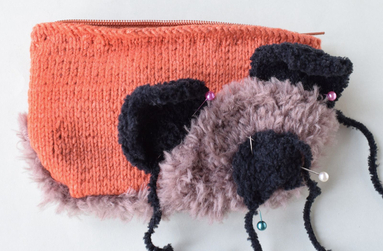 Blog content image for 'Purse « dog ». 2 in 1 - crochet + knitting'