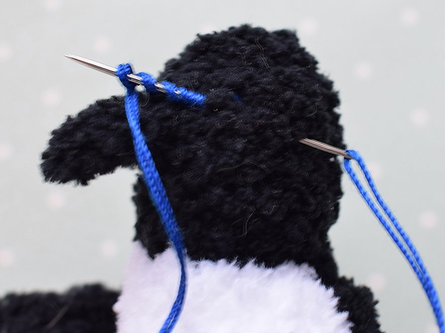 Blog-Inhaltsbild für 'Dekorative "Pinguin" Eierbecher/ Eierwärmer. 2 in 1 - Häkeln + Stricken'