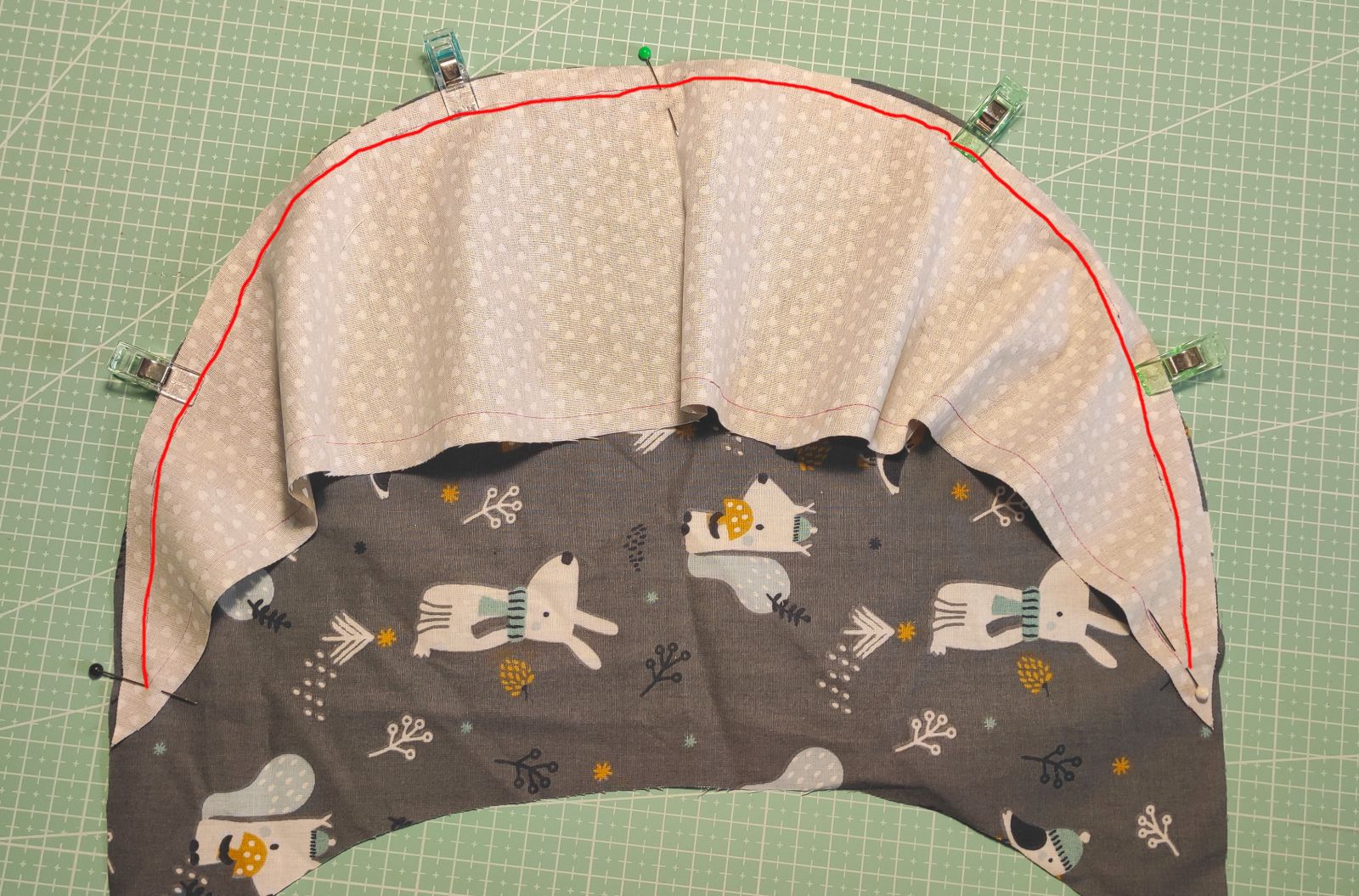 Blog content image for 'Free sewing instructions with pattern for a wedge cushion / pregnancy cushion'