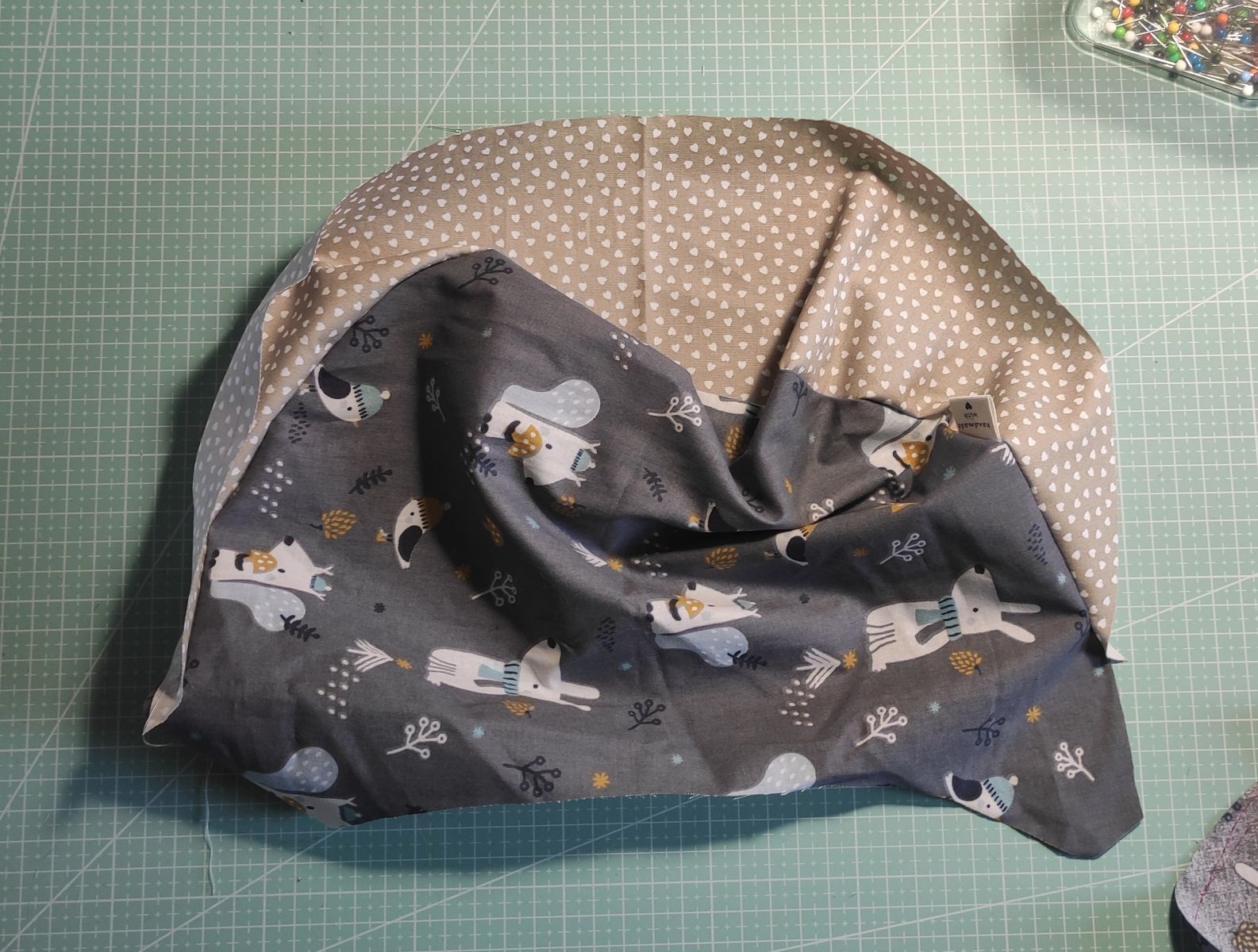 Blog content image for 'Free sewing instructions with pattern for a wedge cushion / pregnancy cushion'