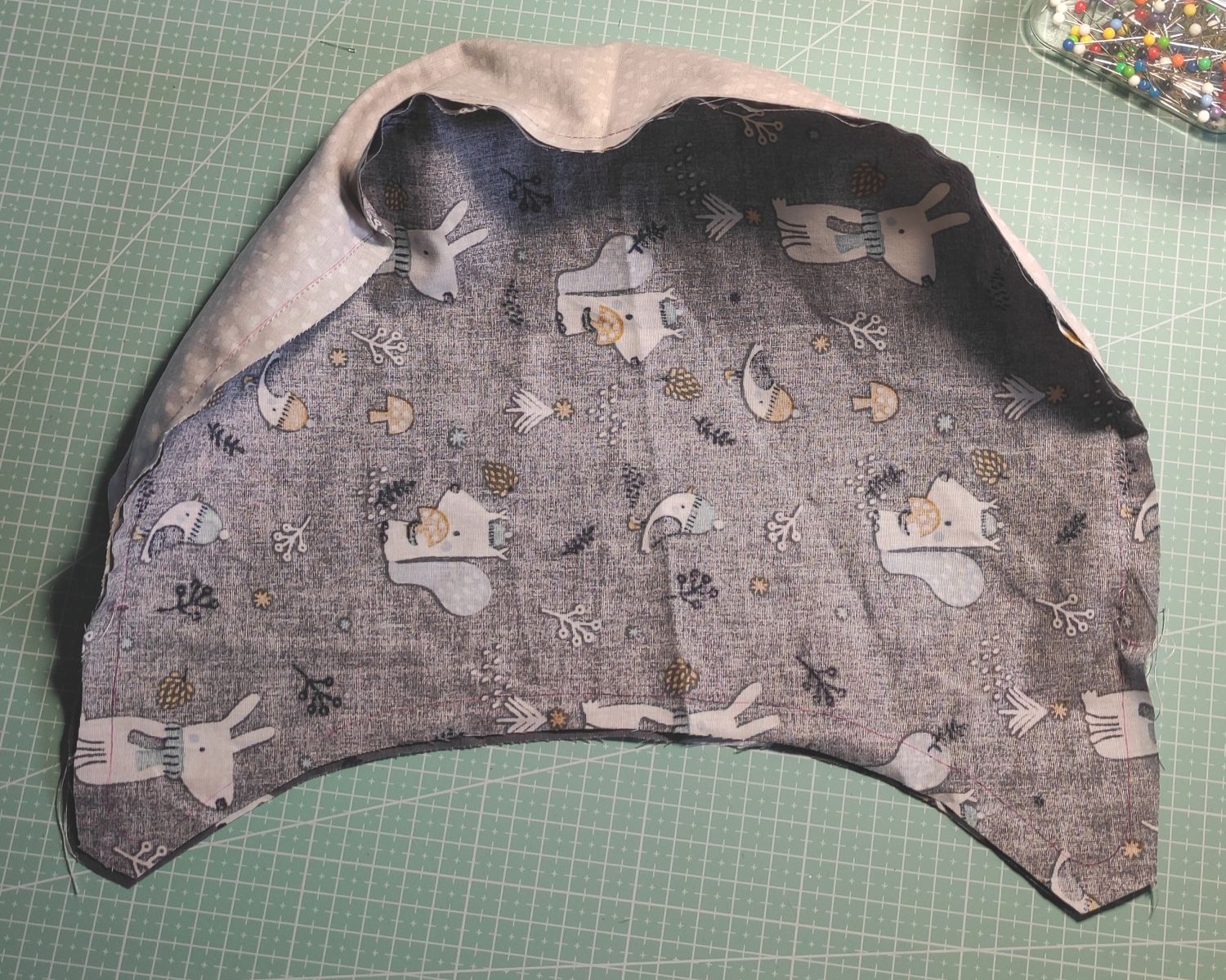 Blog content image for 'Free sewing instructions with pattern for a wedge cushion / pregnancy cushion'