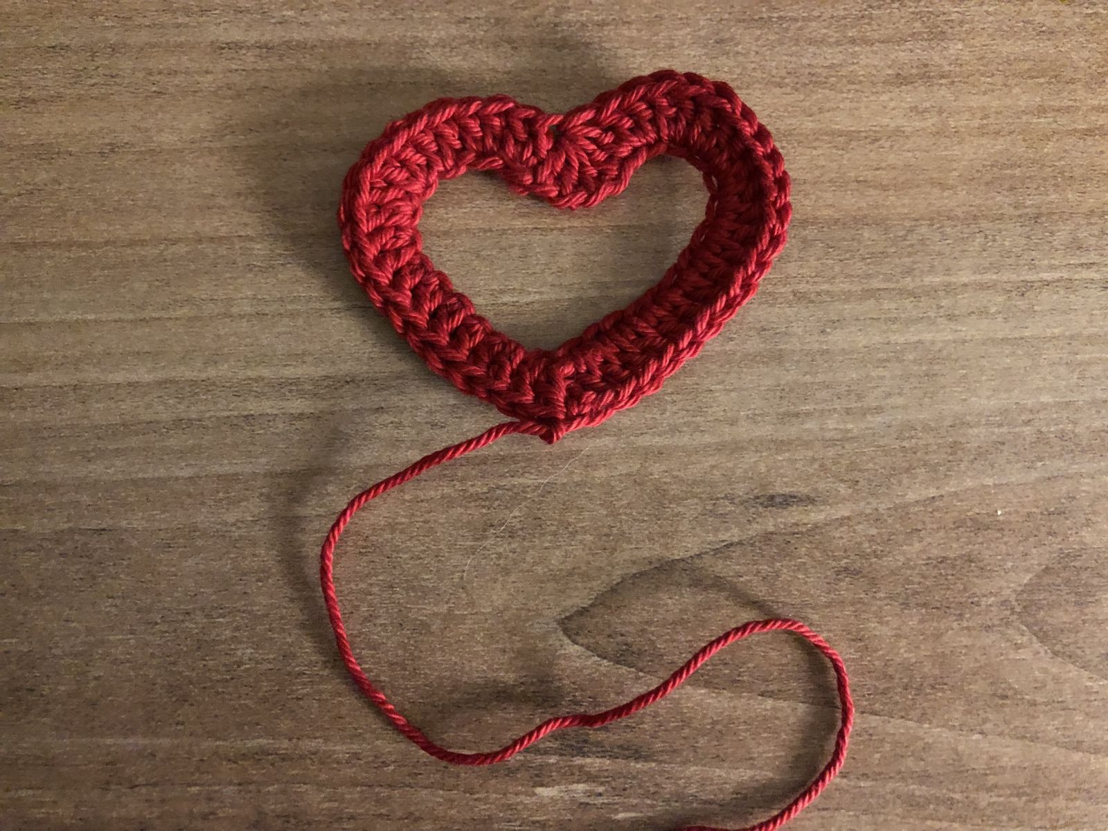 Blog-Inhaltsbild für 'Crochet a loveletter holder with lots of love'