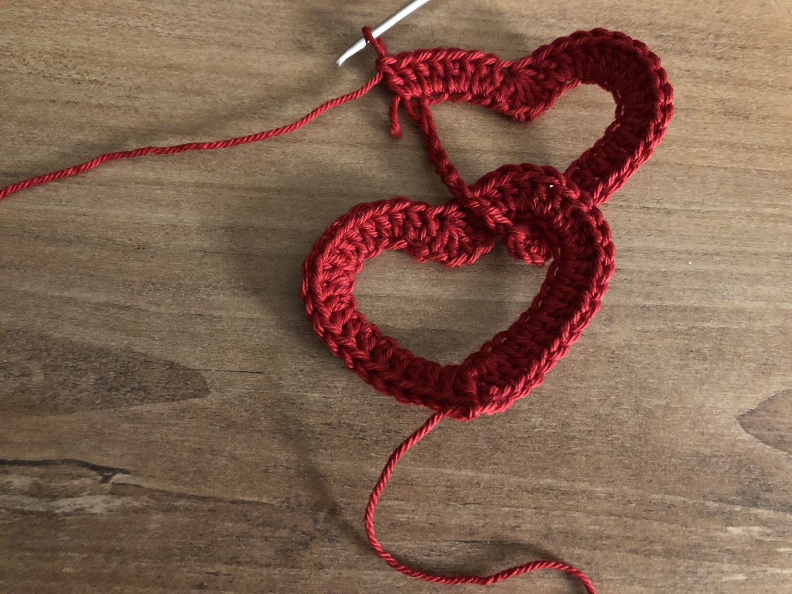 Blog-Inhaltsbild für 'Crochet a loveletter holder with lots of love'