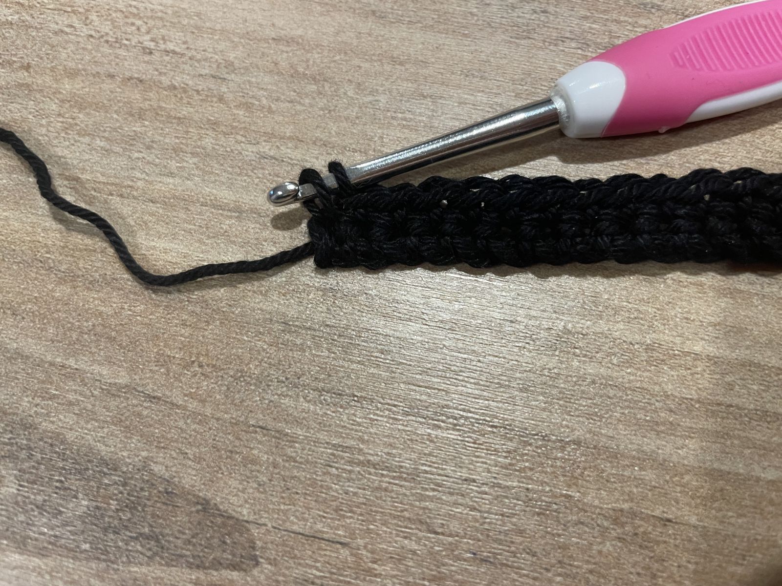 Blog-Inhaltsbild für 'Why Crocheting is a Great Hobby Even in the Summer - Crochet bracelet (not only) for the European Football Championship'