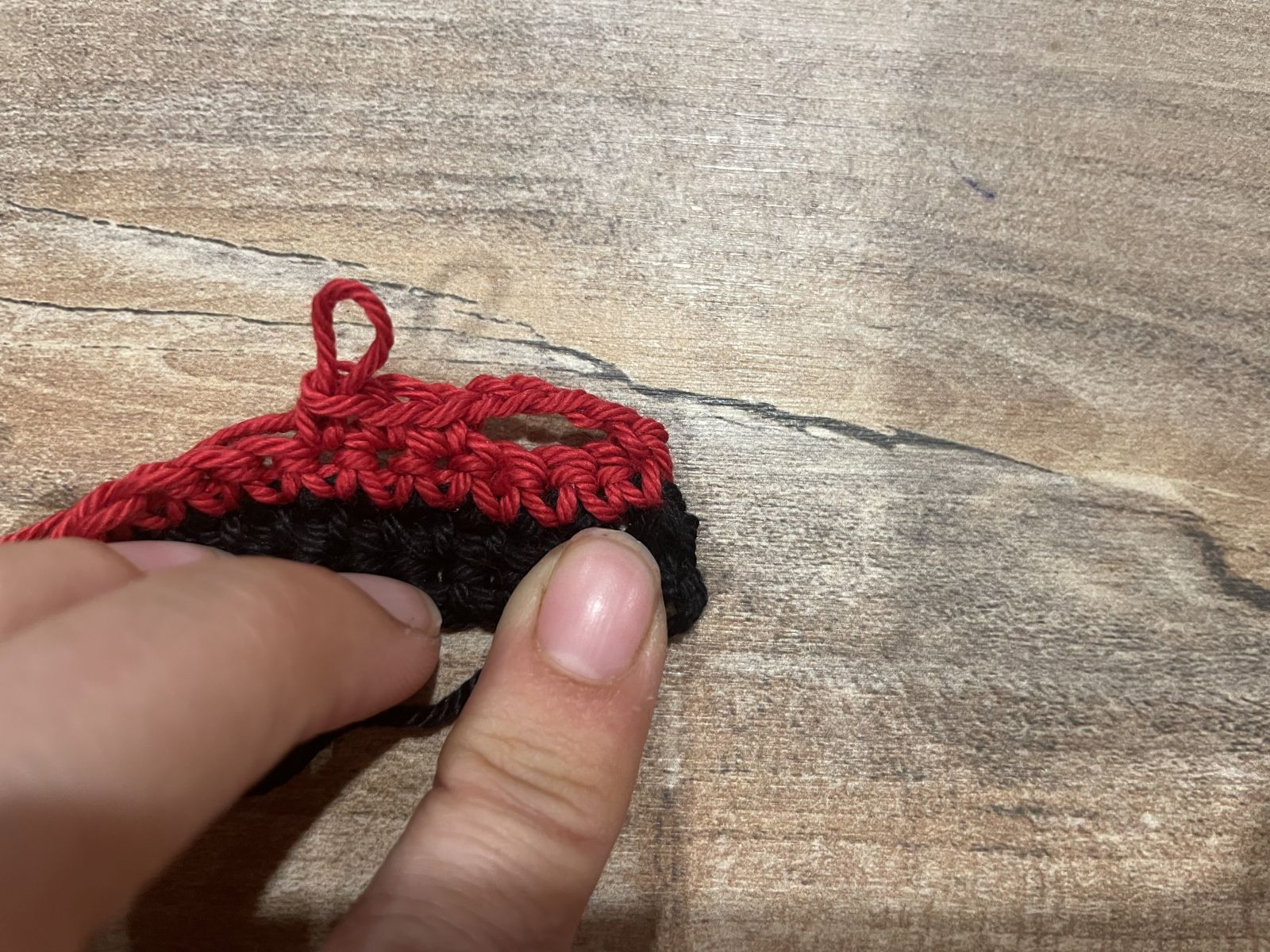 Blog-Inhaltsbild für 'Why Crocheting is a Great Hobby Even in the Summer - Crochet bracelet (not only) for the European Football Championship'