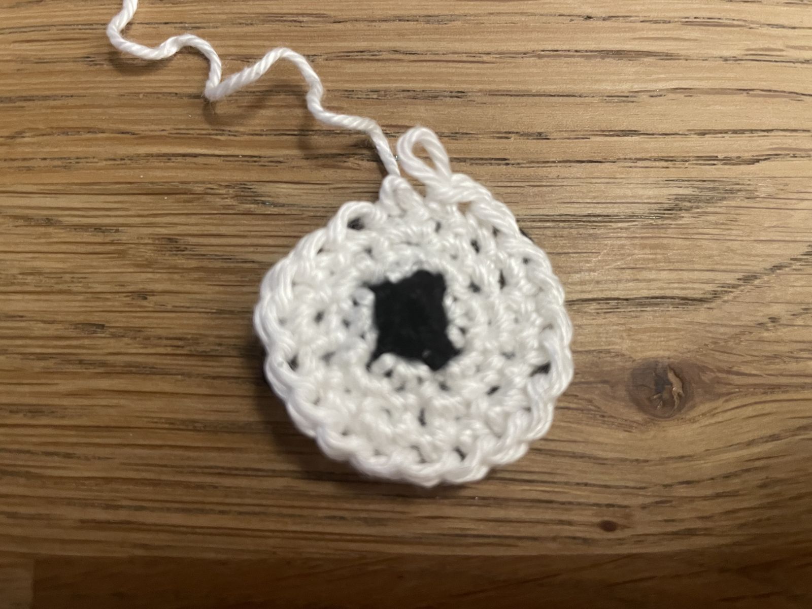 Blog-Inhaltsbild für 'Why Crocheting is a Great Hobby Even in the Summer - Crochet bracelet (not only) for the European Football Championship'