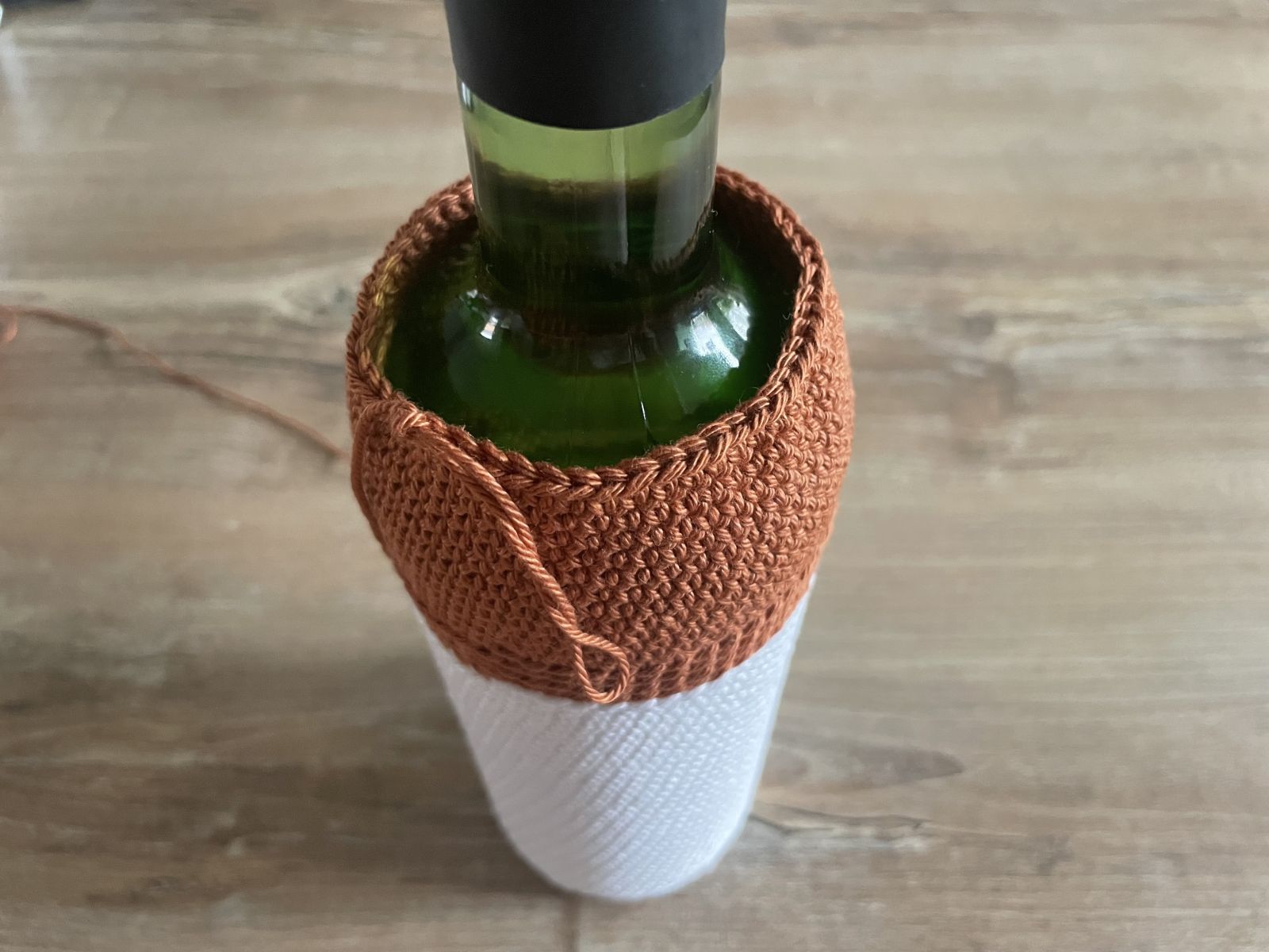 Blog content image for 'Crochet a snowman bottle cover'