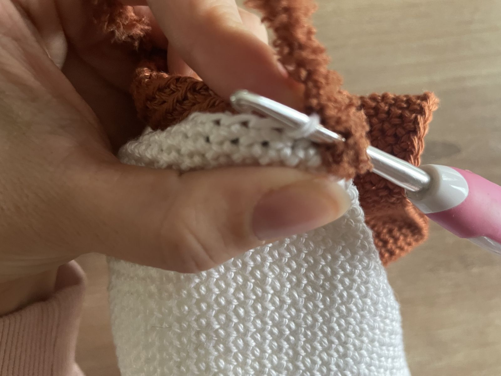 Blog content image for 'Crochet a snowman bottle cover'