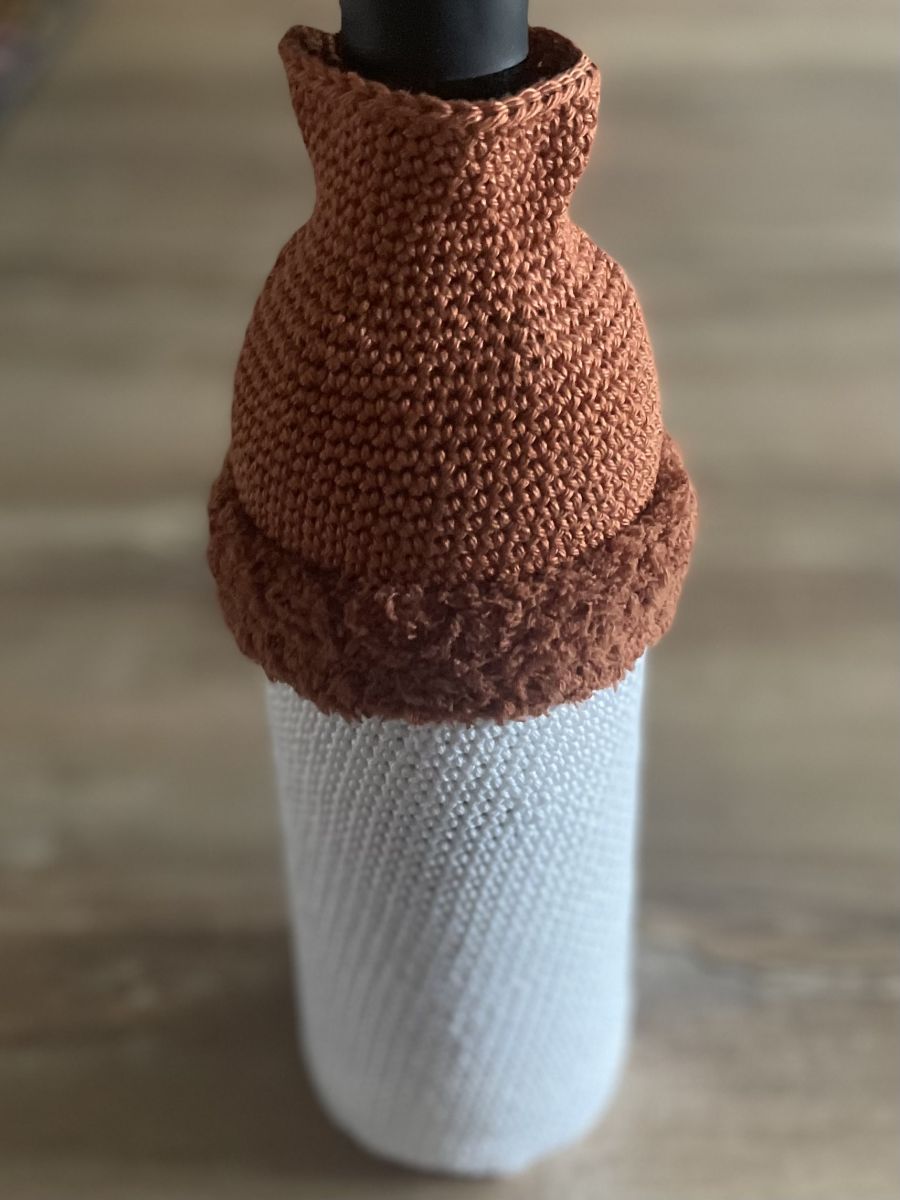 Blog content image for 'Crochet a snowman bottle cover'