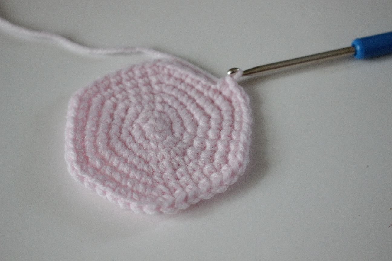 Blog content image for 'Free Crochet Pattern. Door Wreath'