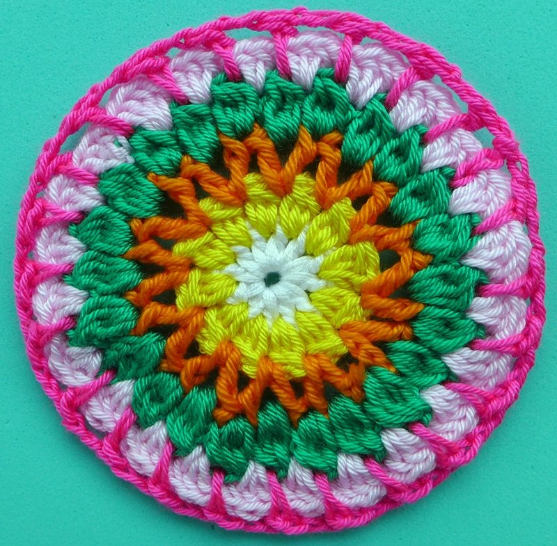 Blog-Inhaltsbild für 'Bunte Mandala-Untersetzer für den Sommer - Gratis Häkelanleitung'