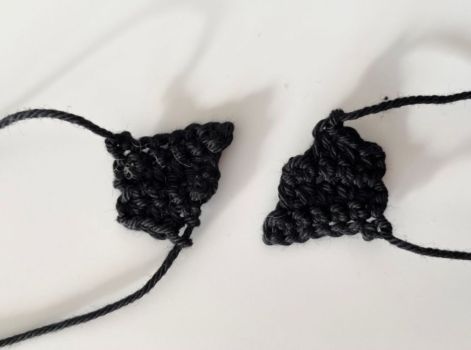 Blog-Inhaltsbild für 'Kostenlose Häkelanleitung Fledermaus Amigurumi für Halloween'