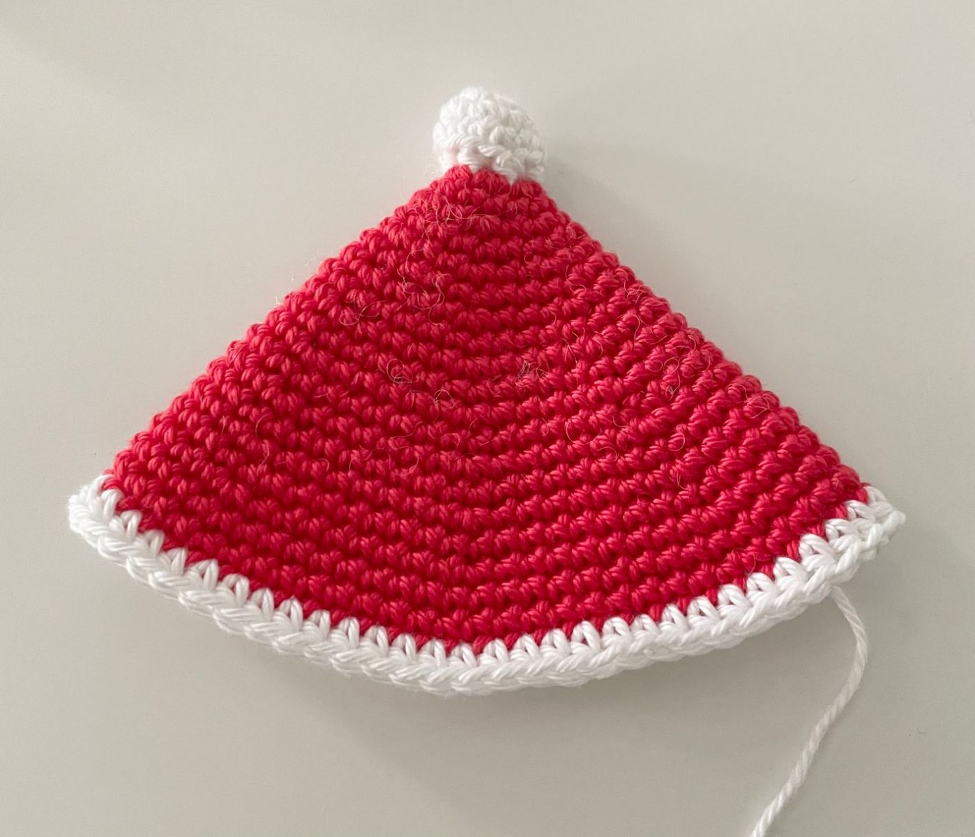 Blog-Inhaltsbild für 'Weihnachtliche Geschenkhülle, einfache Anleitung für eine Amigurumi Flaschenhülle'