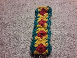 Blog-Inhaltsbild für 'Kostenlose Anleitung Schlüsselanhänger (oder Armband) aus Granny Squares'