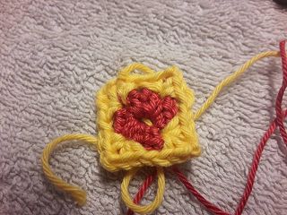 Blog-Inhaltsbild für 'Kostenlose Anleitung Schlüsselanhänger (oder Armband) aus Granny Squares'