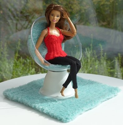 Blog-Inhaltsbild für 'Kostenlose Anleitung: Sessel und Teppich für Barbie und ihre Freundinnen'