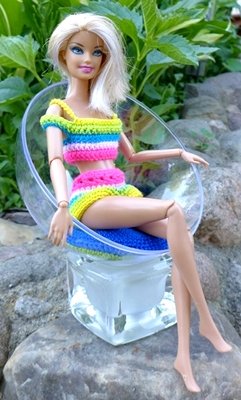 Blog-Inhaltsbild für 'Kostenlose Anleitung: Sessel und Teppich für Barbie und ihre Freundinnen'