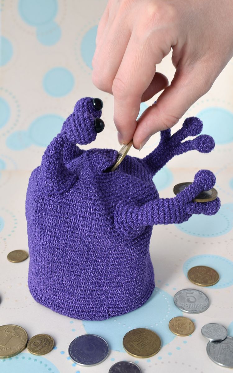 Blog content image for 'Moneybox "Alien" Free Crochet Pattern'